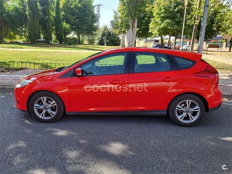 Rojo Usado 2014 Ford Focus Berlina | 7200 € (Precio justo) - Imagen 1/4