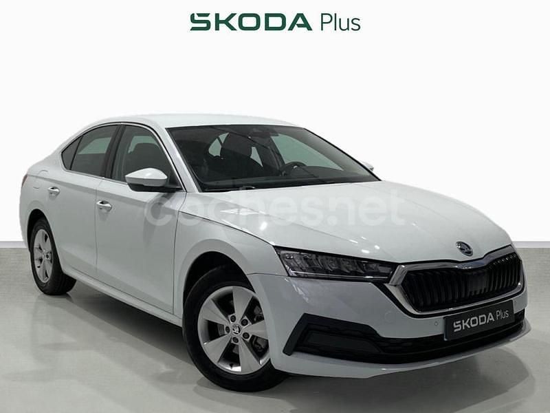 Blanco Usado 2022 Skoda Octavia Ambition Berlina | 21.450 € (Precio justo) - Imagen 1/4