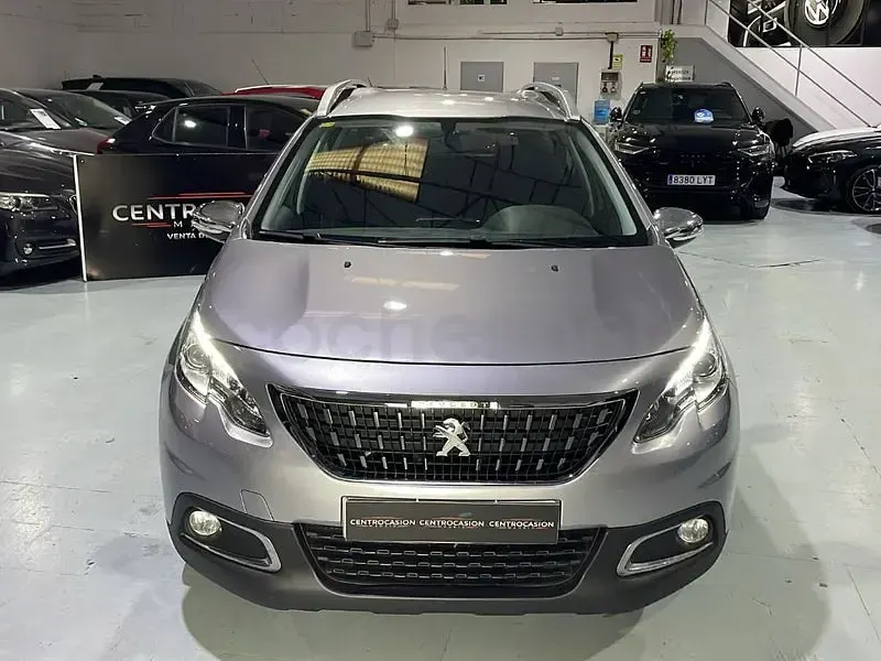 Usado Peugeot 2008 Style 100 CV (73 kW) 2018 Gris / plata SUV