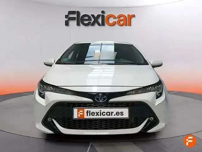 Używany Toyota Corolla Active 140 KM (102 kW) 2023 Biały Sedan/Limuzyna