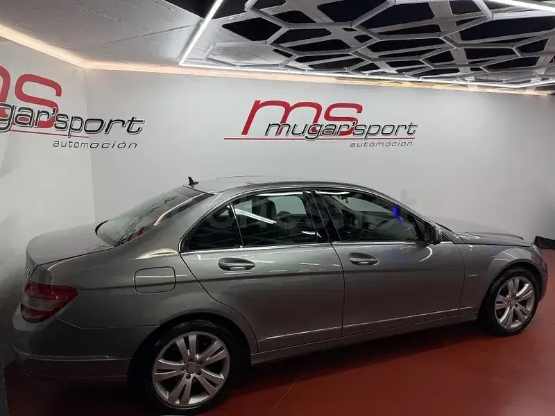 Usado Mercedes C220 Avantgarde 150 CV (110 kW) 2007 Gris / plata Berlina