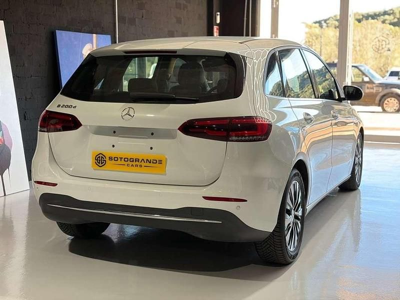Usado Mercedes B200 150 CV (110 kW) 2022 Blanco Monovolumen