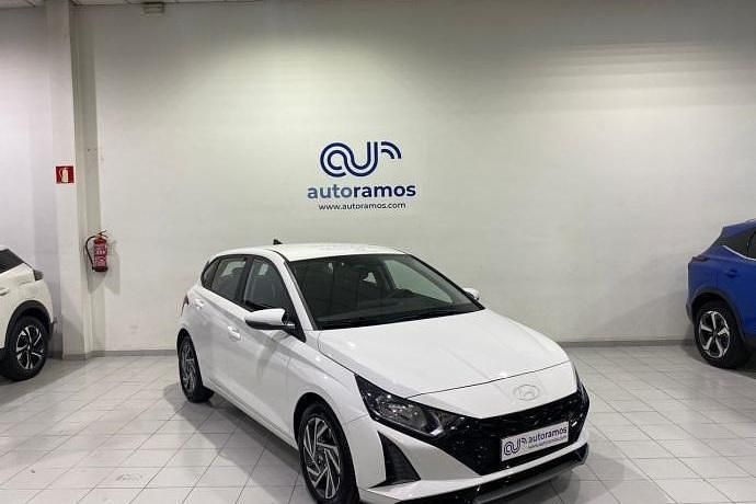 Blanco Usado 2024 Hyundai i20 Berlina | 16.590 € (Precio justo) - Imagen 1/4
