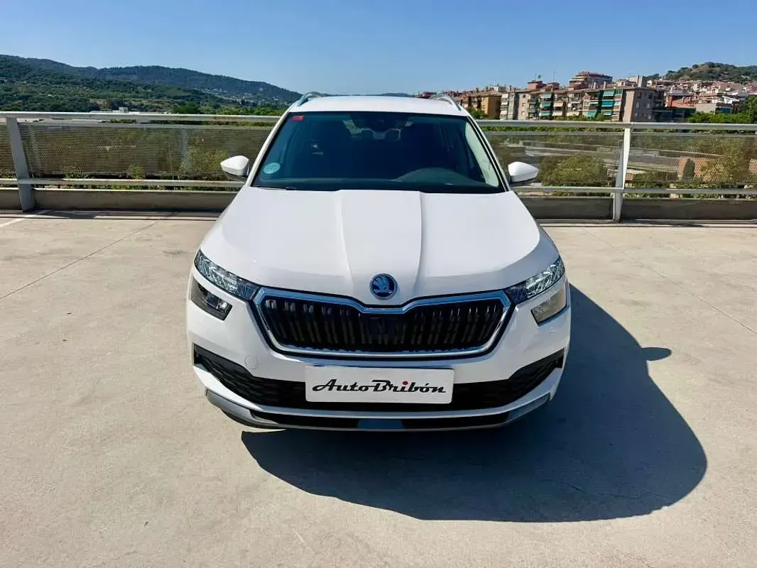 Usado Skoda Kamiq Ambition 110 CV (80 kW) 2021 Blanco SUV
