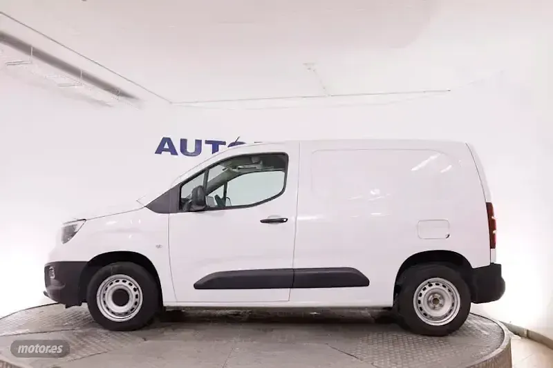 Usado Opel Combo 100 CV (73 kW) 2022 Blanco Monovolumen