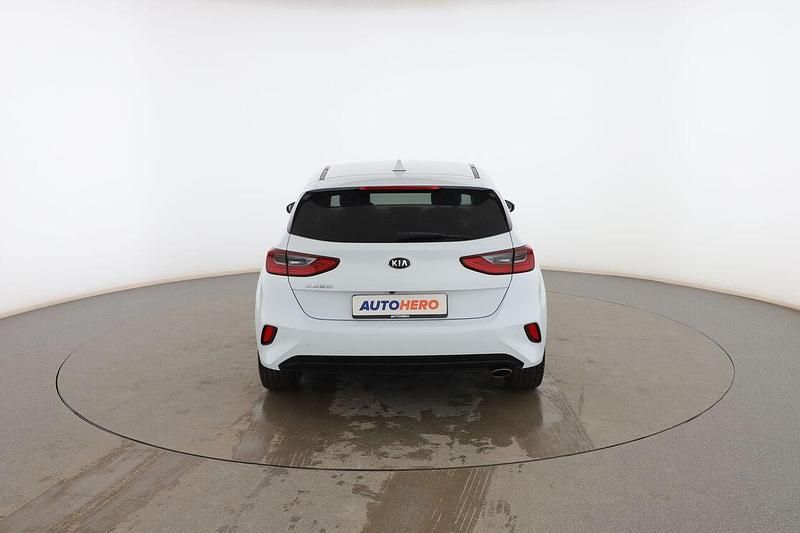 Usado Kia Ceed 120 CV (88 kW) 2020 Blanco Utilitario