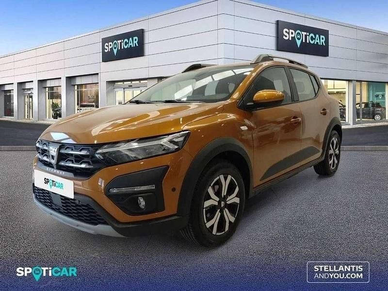 Usado Dacia Sandero Expression 91 CV (66 kW) 2022 Naranja Utilitario