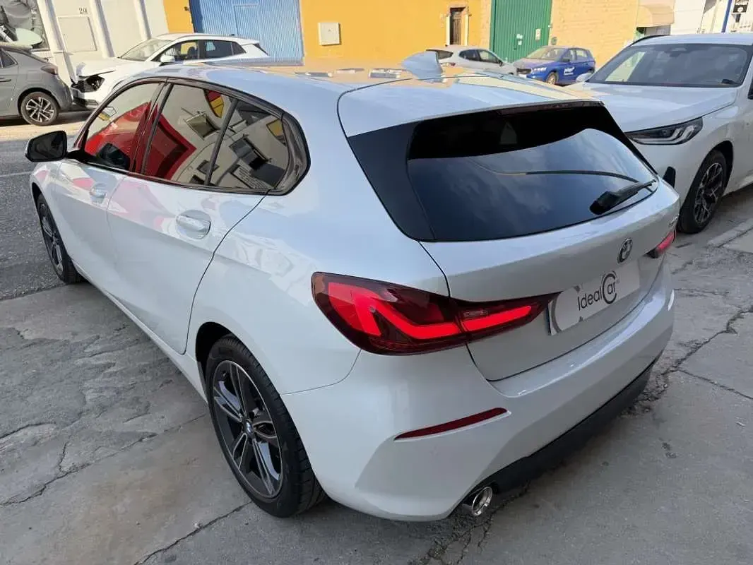 Usado BMW 116 Sport Line 116 CV (85 kW) 2021 Blanco Utilitario