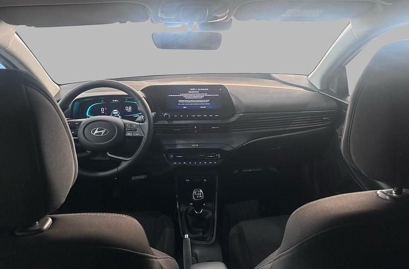 Usado Hyundai Bayon Blackline 100 CV (73 kW) 2025 Azul vibrant (techo negro) SUV