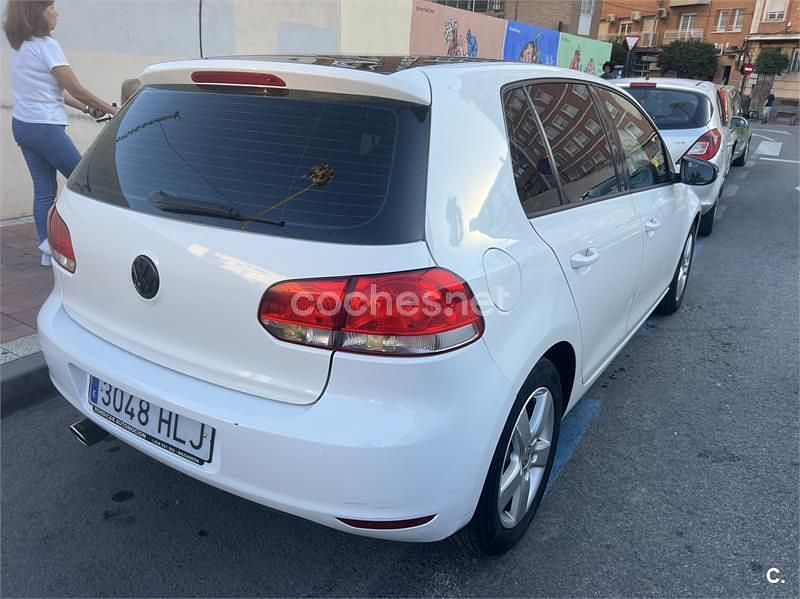 Usado VW Golf VII Advance 105 CV (77 kW) 2012 Blanco Berlina