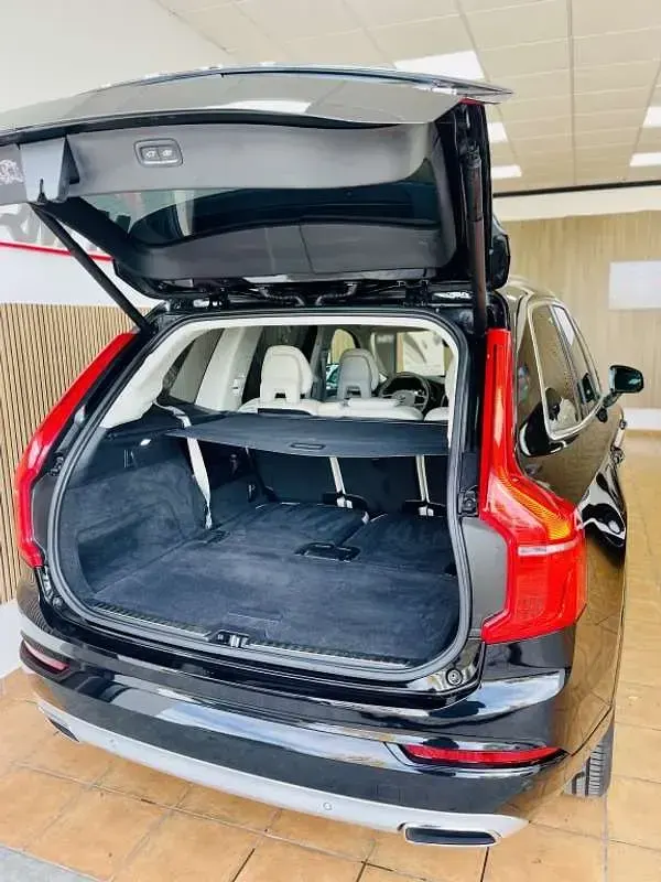 Usado Volvo XC90 Momentum 235 CV (172 kW) 2021 Negro SUV