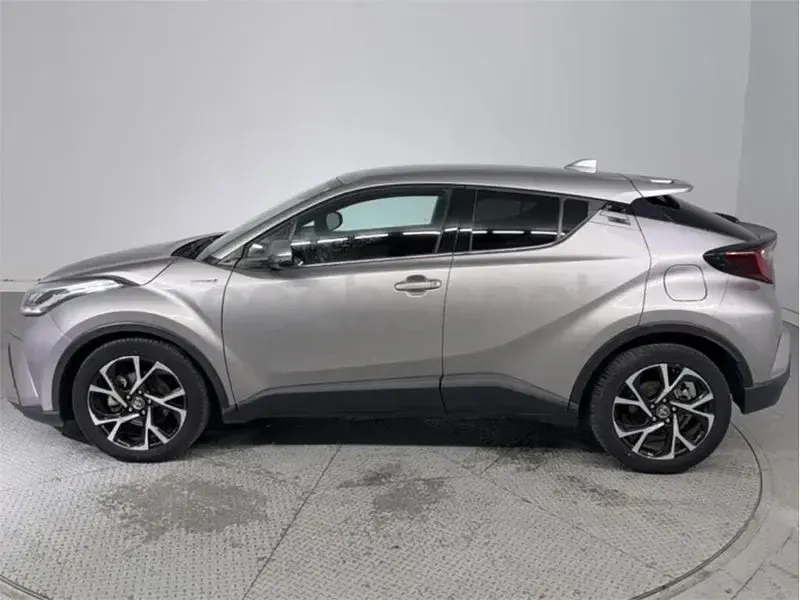 Usado Toyota C-HR Advance 184 CV (135 kW) 2022 Gris / plata SUV