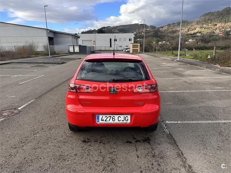 Usado Seat Ibiza 100 CV (73 kW) 2003 Rojo Utilitario