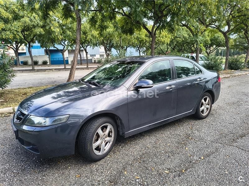 Usado Honda Accord Executive 140 CV (102 kW) 2005 Gris / plata Berlina