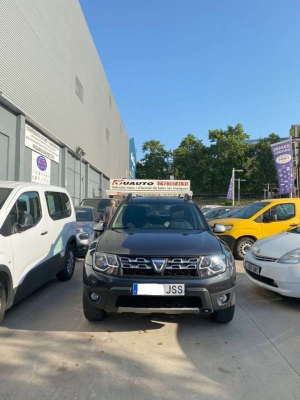 Negro Usado 2016 Dacia Duster Lauréate SUV | 12.950 € (Precio justo) - Imagen 1/4