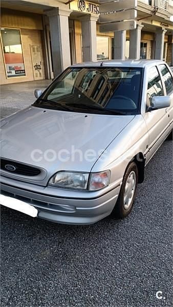 Usado Ford Escort 90 CV (66 kW) 1995 Gris / plata Berlina