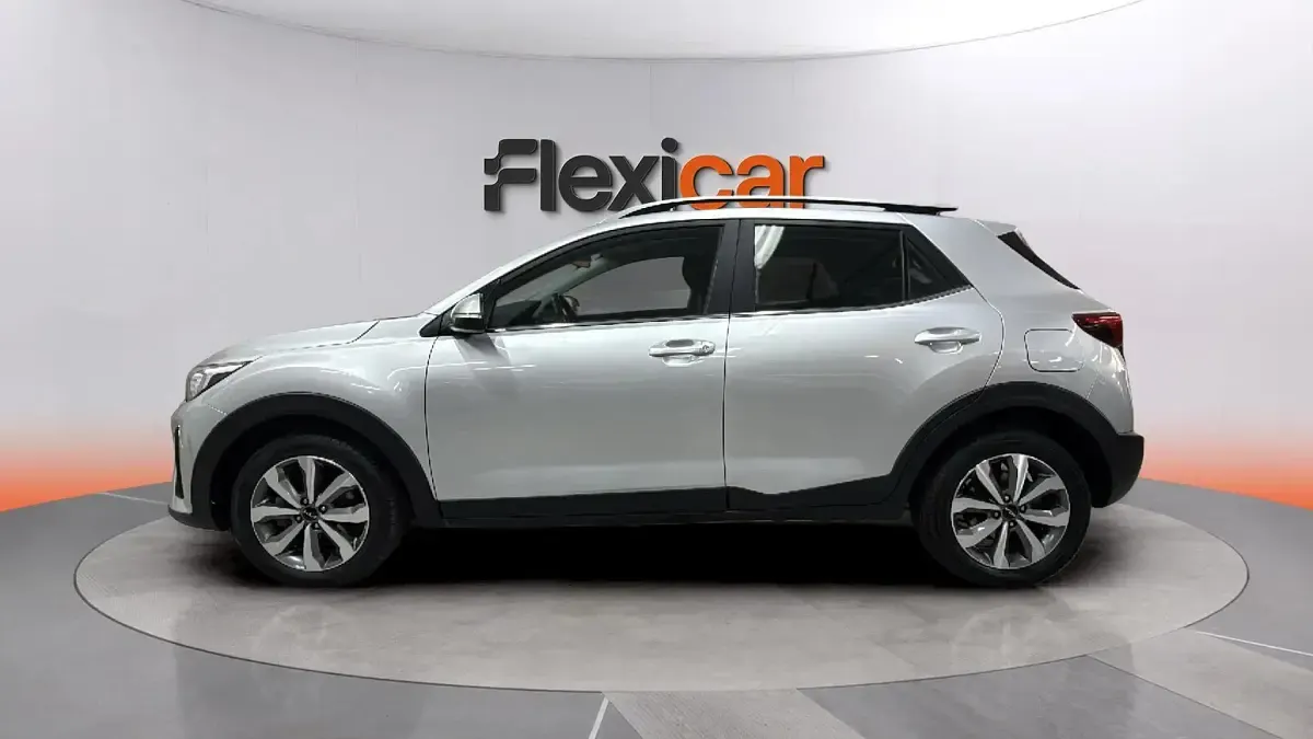 Usado Kia Stonic 101 CV (74 kW) 2024 Gris SUV