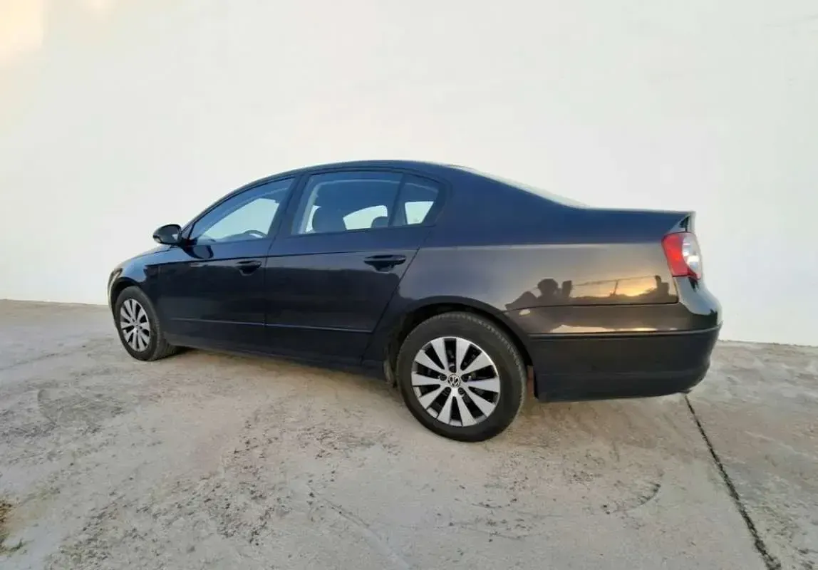 Usado VW Passat Advance 140 CV (102 kW) 2010 Marrón Berlina