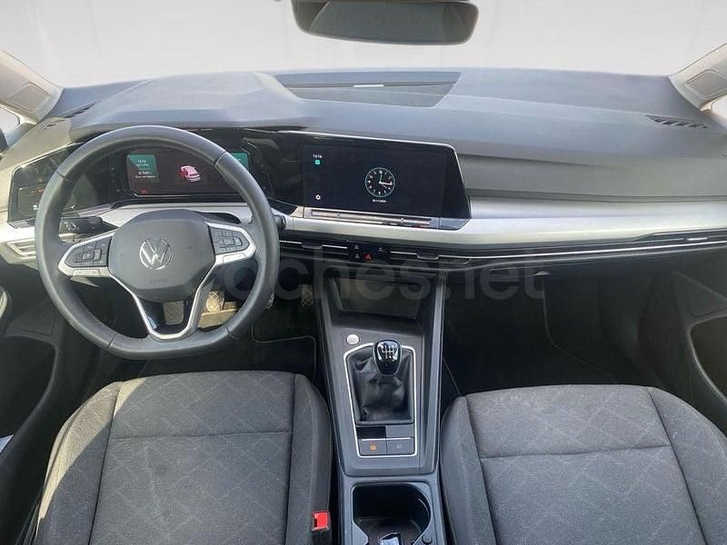 Usado VW Golf VIII Life 110 CV (80 kW) 2024 Gris / plata Berlina