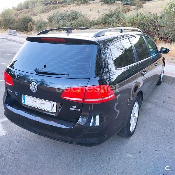 Usado VW Passat Exclusive 105 CV (77 kW) 2014 Negro Familiar