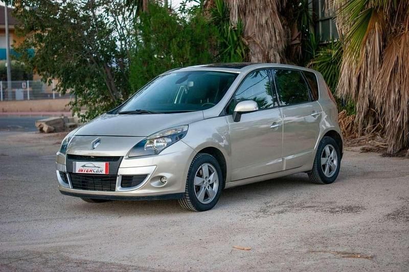 Usado Renault Scénic III Expression 106 CV (77 kW) 2010 Beige Monovolumen