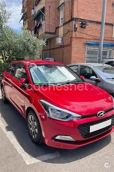 Usado Hyundai i20 84 CV (61 kW) 2017 Granate Berlina