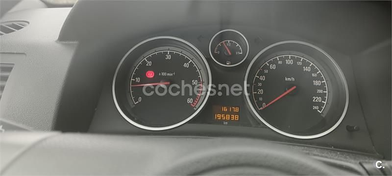 Usado Opel Astra GTC Enjoy 90 CV (66 kW) 2006 Gris / plata Berlina
