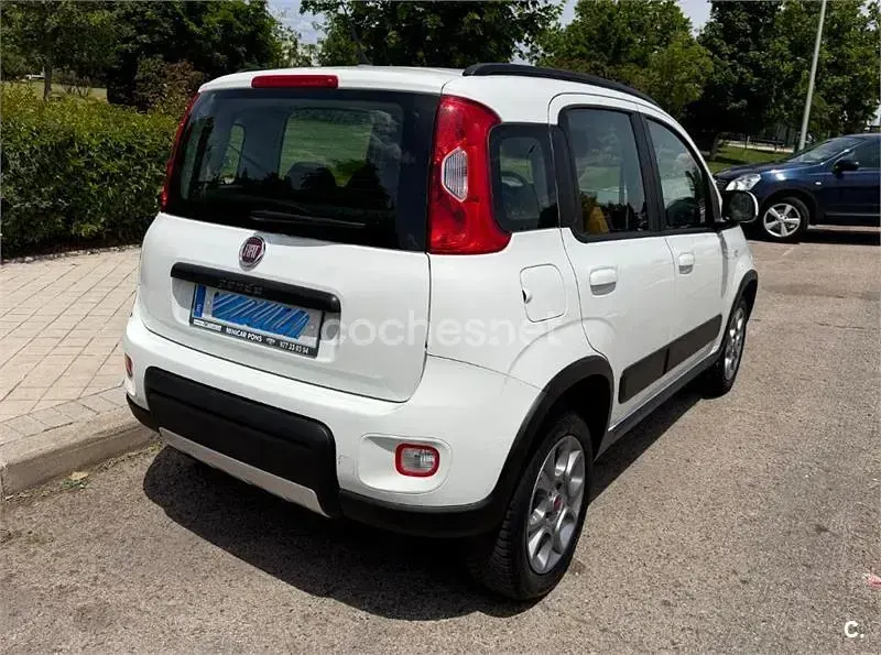 Usado Fiat Panda Trekking 75 HP (55 kW) 2015 Branco Citadino