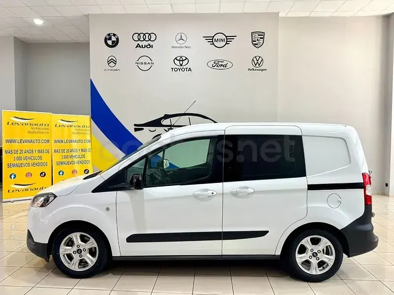 Usado Ford Tourneo Courier Titanium 100 CV (73 kW) 2021 Blanco Monovolumen