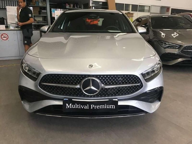 Gris Usado 2024 Mercedes A200 Advanced Utilitario | 36.900 € (Caro) - Imagen 1/4