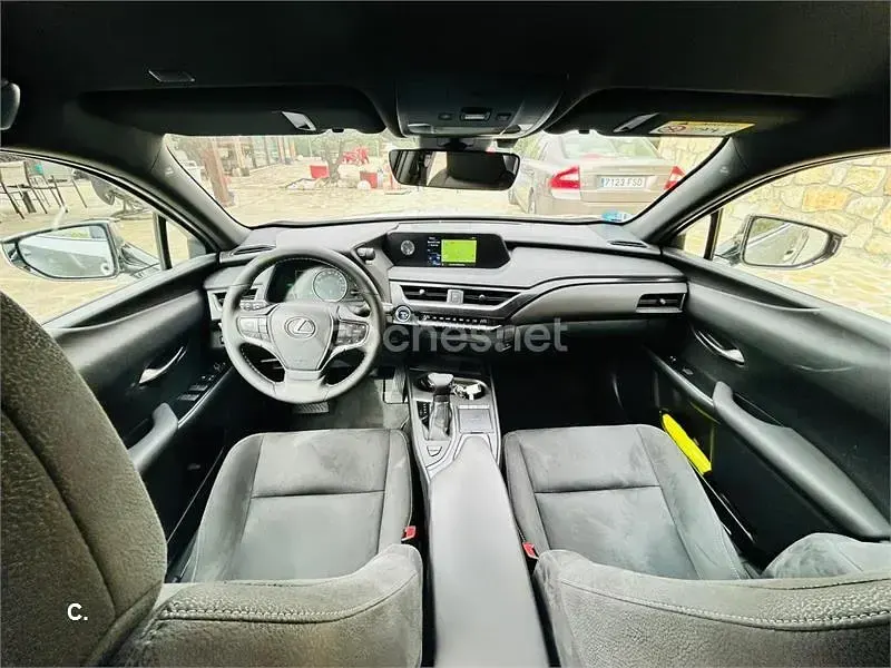 Usado Lexus UX Business Edition 184 CV (135 kW) 2020 Gris / plata SUV