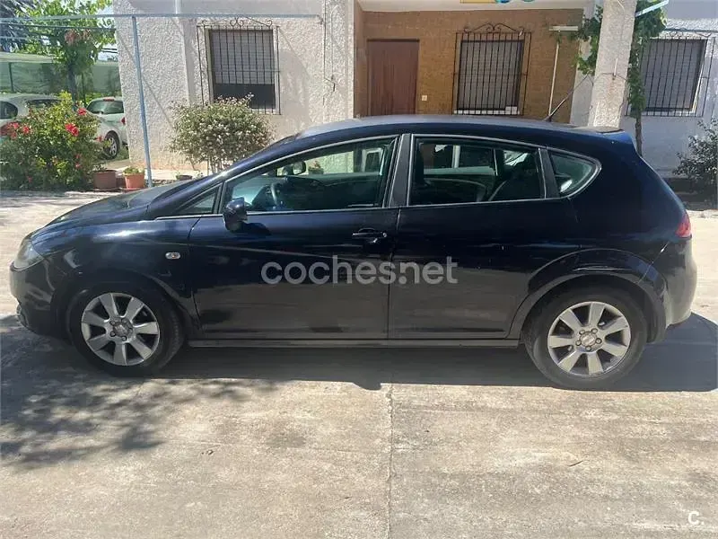 Usado Seat Leon Ecomotive 105 CV (77 kW) 2008 Negro Utilitario