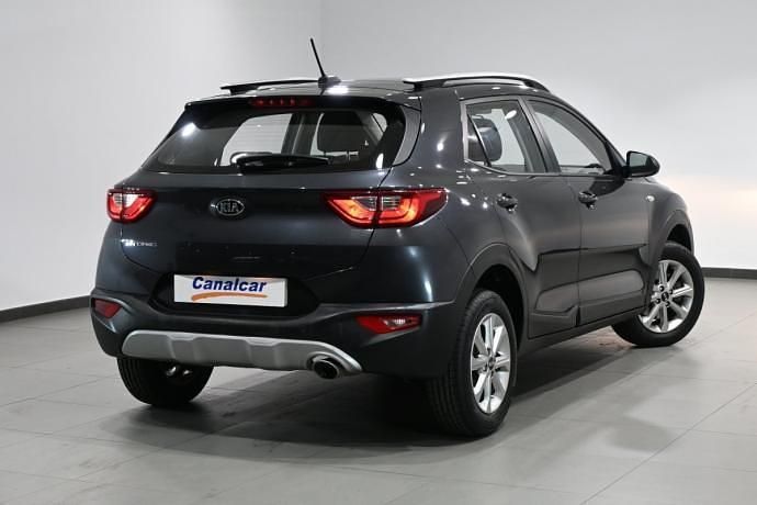 Usado Kia Stonic 84 CV (61 kW) 2018 Gris SUV