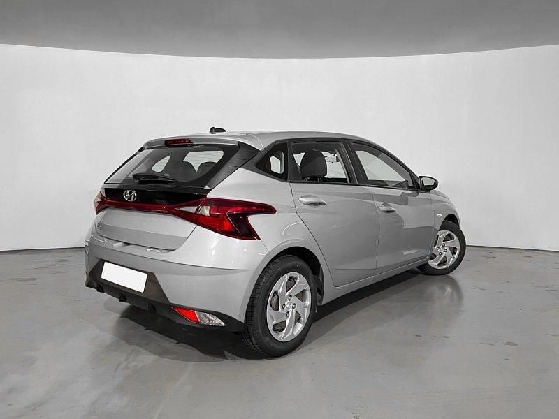 Usado Hyundai i20 84 CV (61 kW) 2022 Plata sleek Utilitario