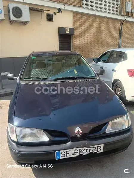 Usado Renault Mégane 75 CV (55 kW) 1997 Azul Berlina