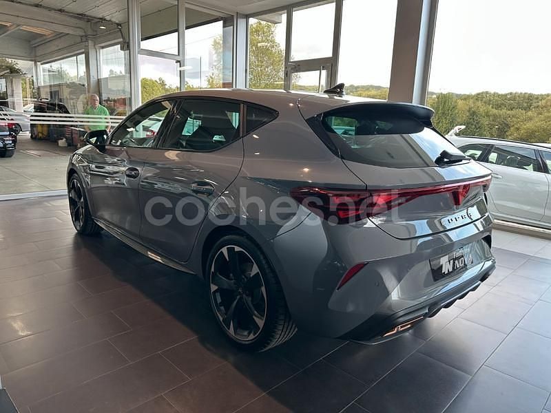 Nuevo Cupra Leon 204 CV (150 kW) 2025 Gris / plata Berlina