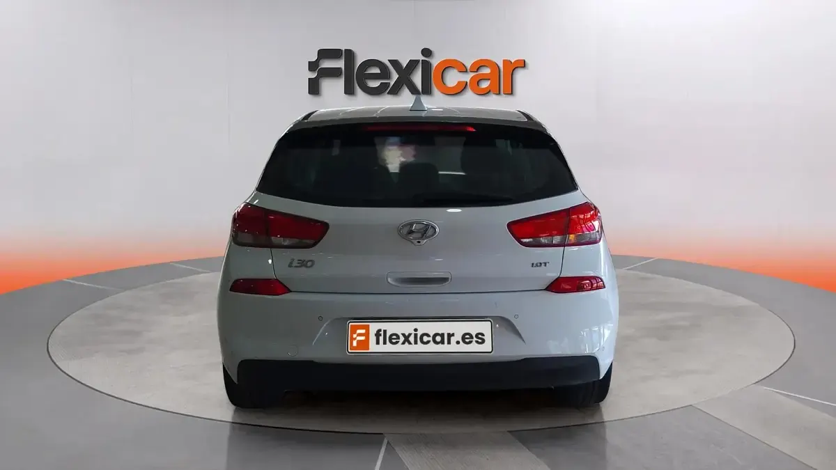 Usado Hyundai i30 120 HP (88 kW) 2018 Branco Sedan