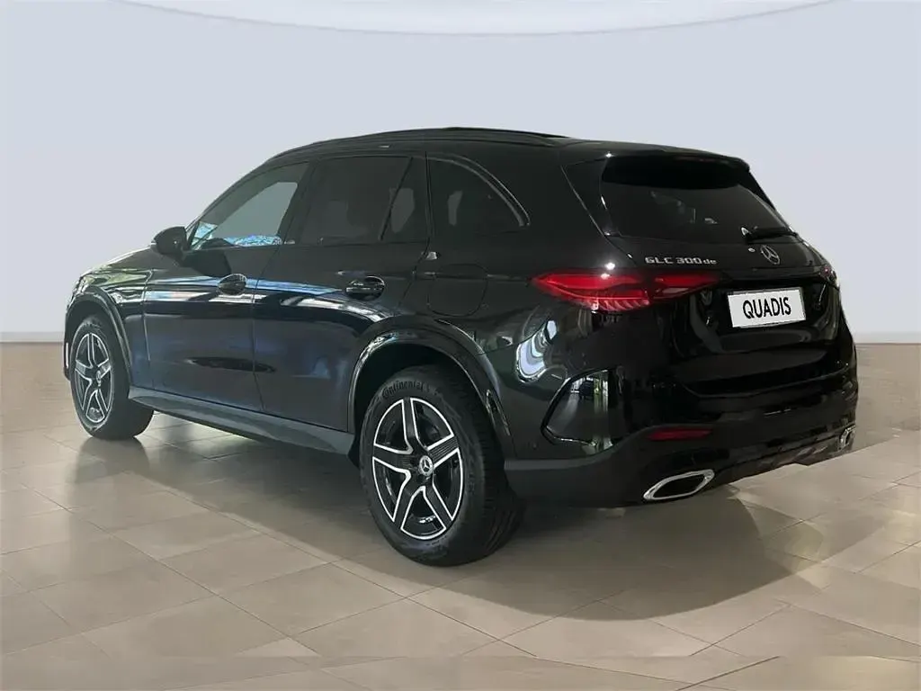 Nuevo Mercedes GLC300e 333 CV (244 kW) 2026 Negro obsidiana SUV