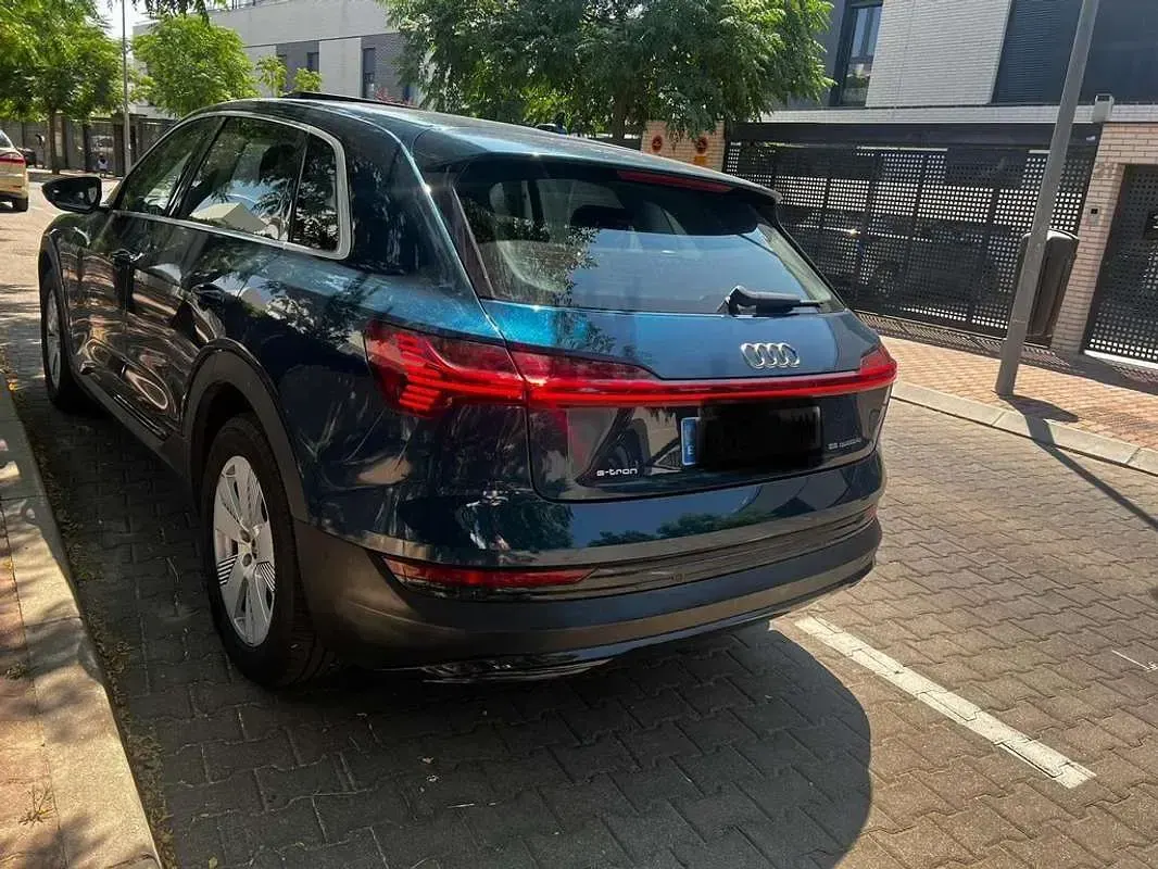 Usado Audi e-tron S-Line 300 kW (408 CV) 2021 Azul SUV