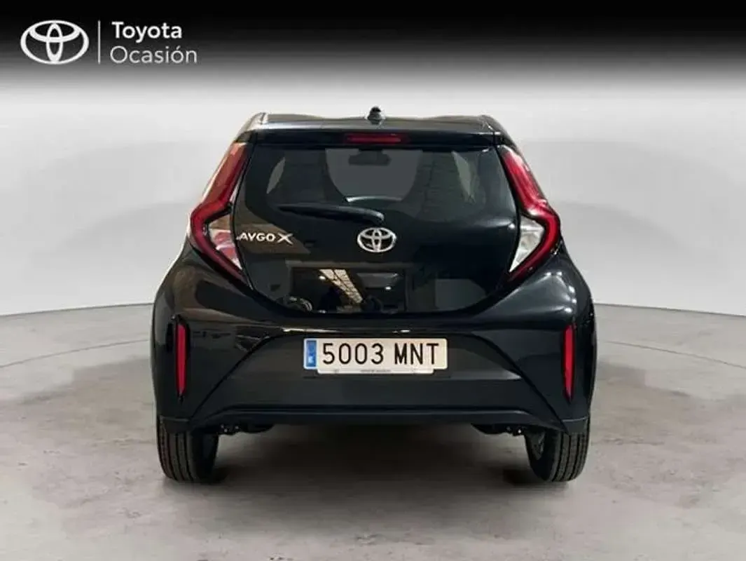 Usado Toyota Aygo X X-play 72 CV (52 kW) 2024 Negro SUV