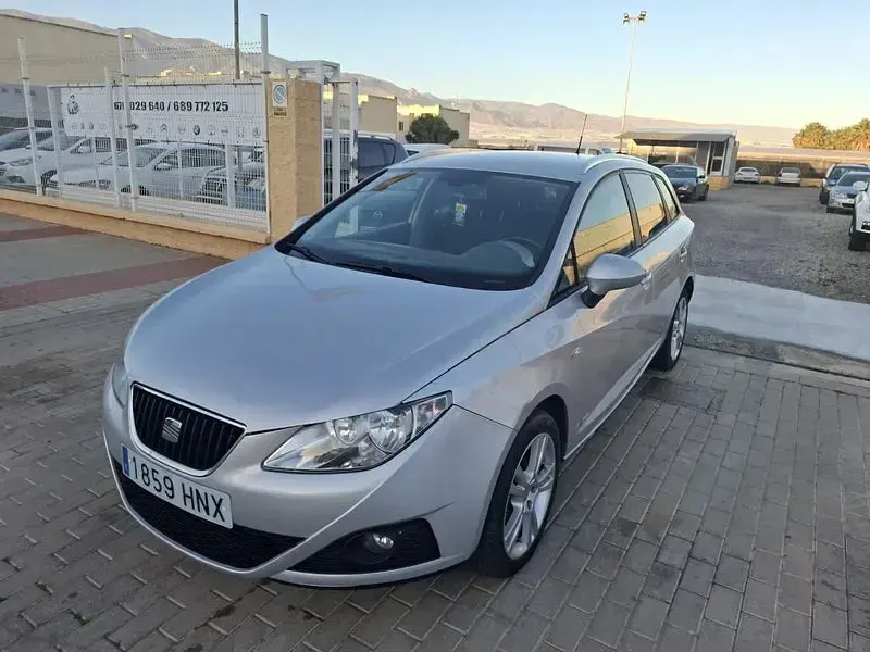 Usado Seat Ibiza ST I-Tech 105 CV (77 kW) 2013 Gris / plata Familiar