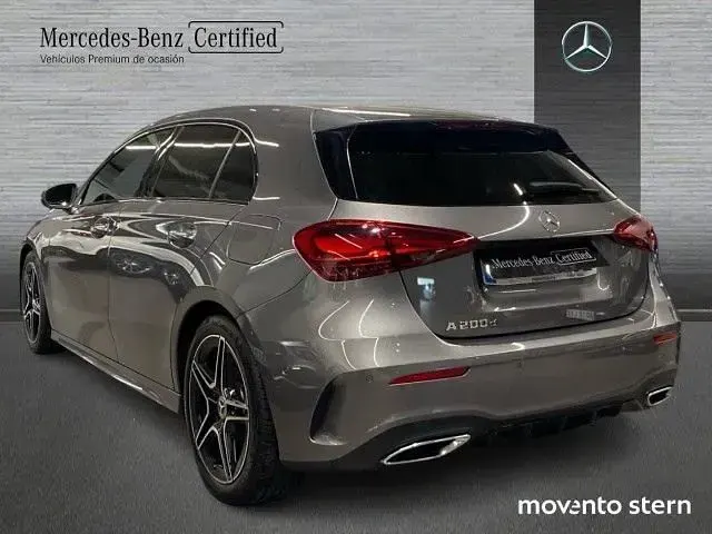 Usado Mercedes A200 Advanced 150 CV (110 kW) 2025 Gris Utilitario