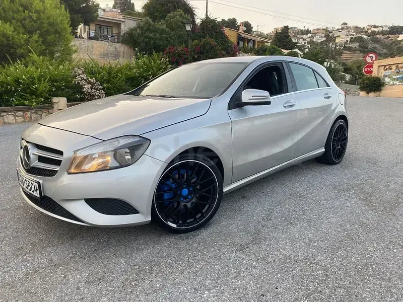 Usado Mercedes A200 Urban 136 CV (100 kW) 2013 Gris / plata Utilitario
