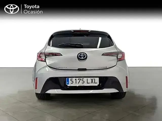 Käytetty Toyota Corolla Style 122 HP (89 kW) 2022 Harmaa Sedan