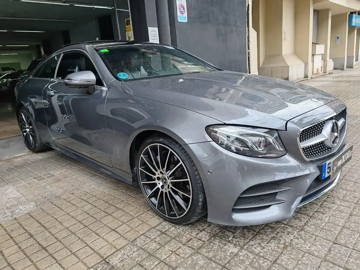 Usado Mercedes E220 194 CV (142 kW) 2018 Gris Coupe