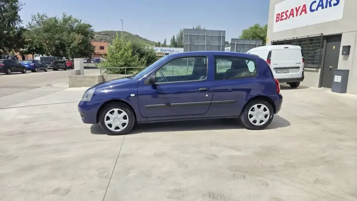 Usado Renault Clio Authentique 75 CV (55 kW) 2007 Azul Utilitario