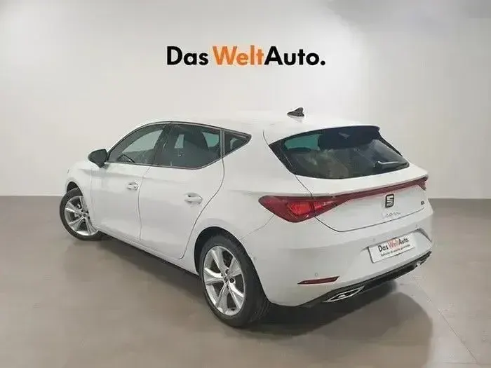 Begagnad Seat Leon FR 116 HK (85 kW) 2025 Vit