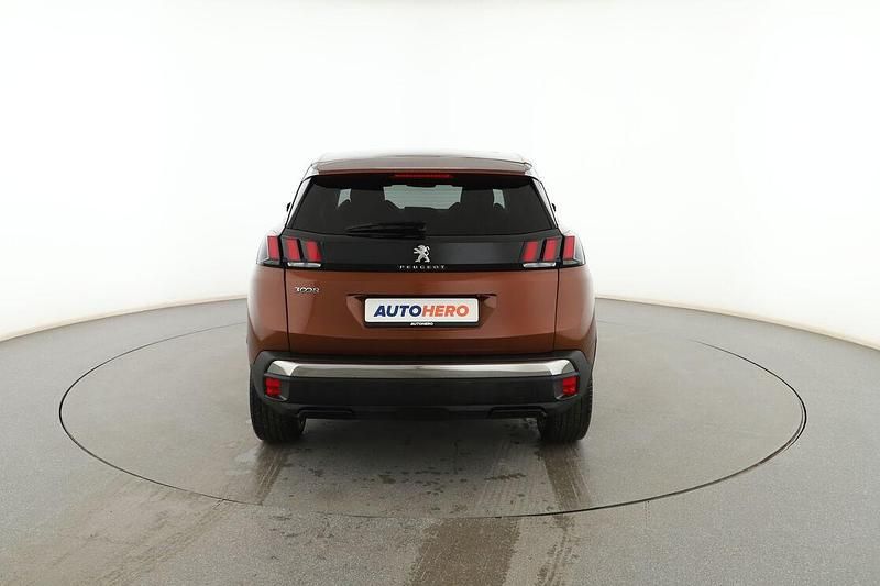 Usado Peugeot 3008 Allure 130 CV (95 kW) 2020 Marrón SUV