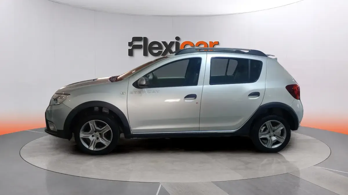 Usado Dacia Sandero Acces 75 CV (55 kW) 2019 Gris Berlina