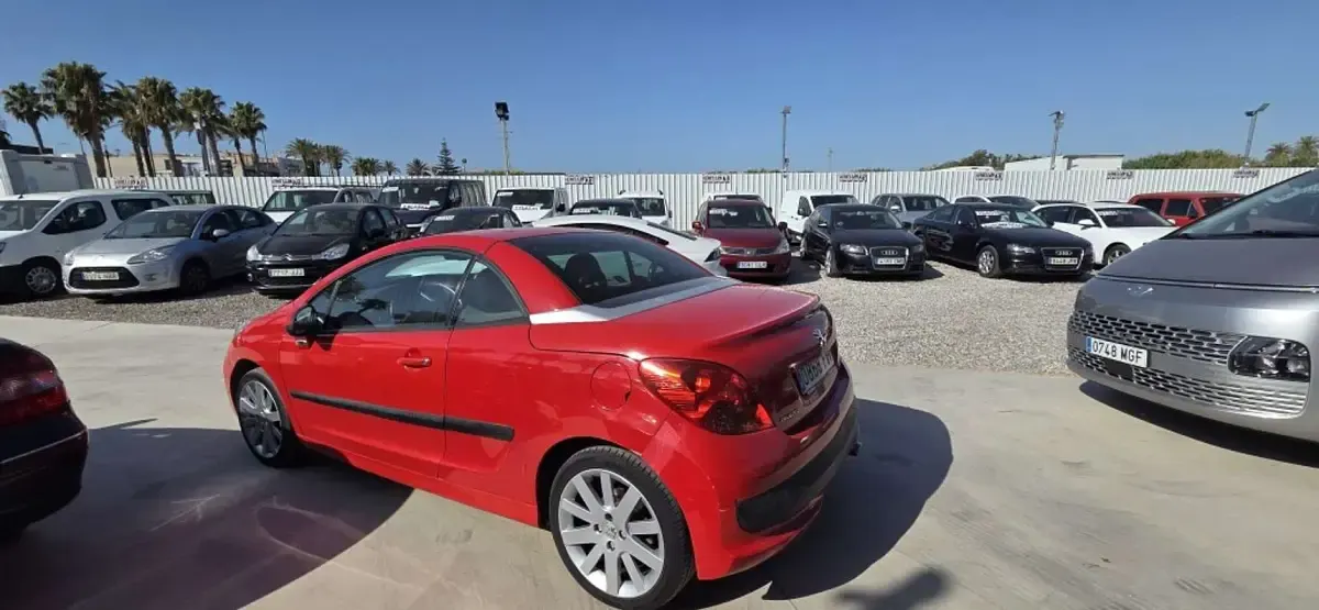Usado Peugeot 207 CC Sport 109 CV (80 kW) 2007 Rojo Descapotable